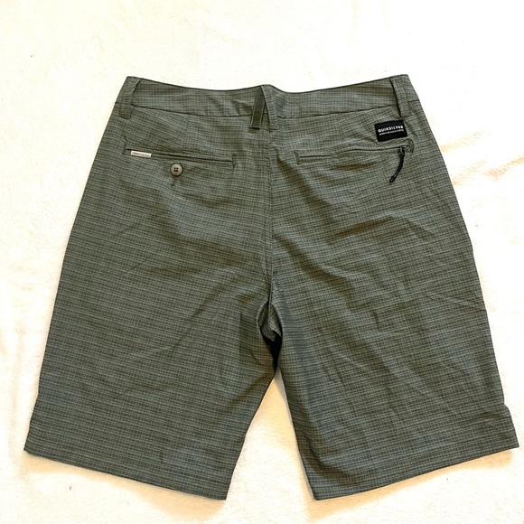 Quiksilver Men's Gray Silver Hybrid Shorts - Picture 9 of 11
